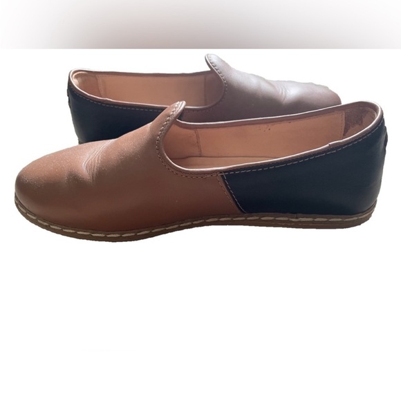 Charix Two toned leather flats. Tan/black. Size 8. 🥿 MAKE ME AN OFFER! 🥿 - Picture 5 of 6
